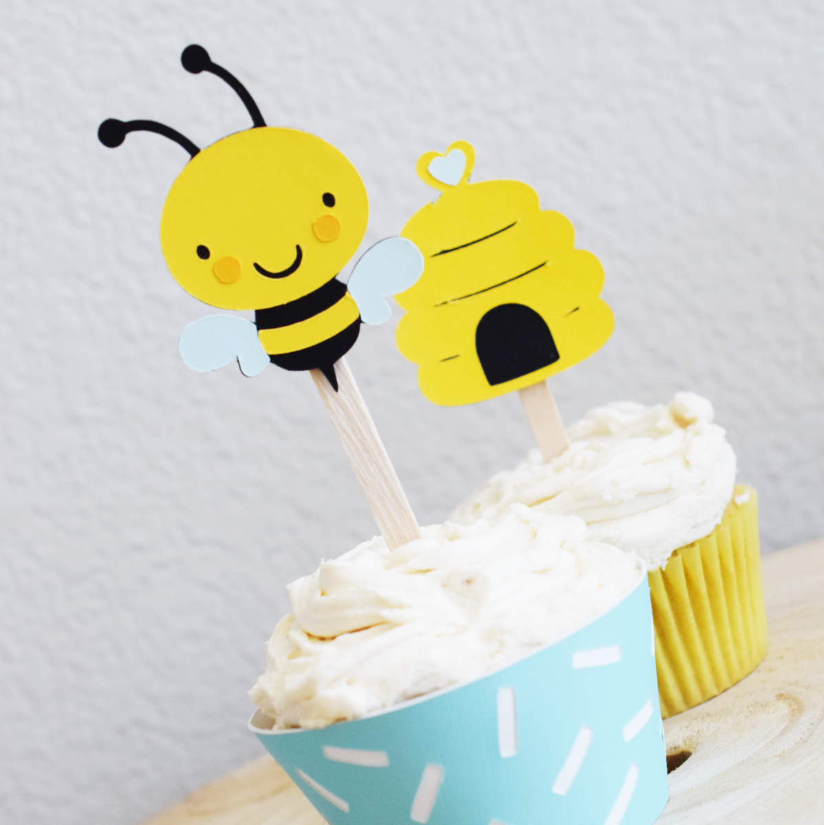 Bumble Bee Cupcake Toppers - Set of 12 – TheCloudFactory