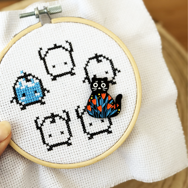 Black Cat Magnetic Needle Minder