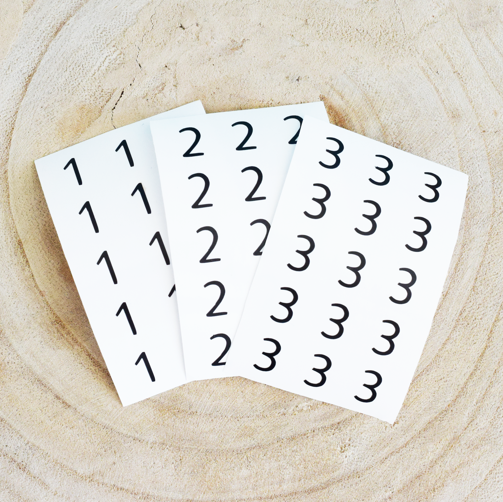 Wedding table number stickers | Beachweddingtips.com