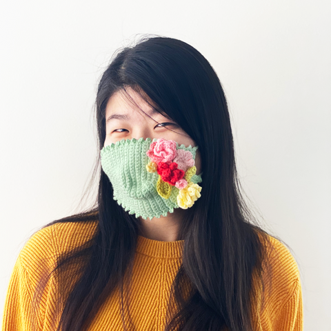 Masque facial à fleurs au crochet